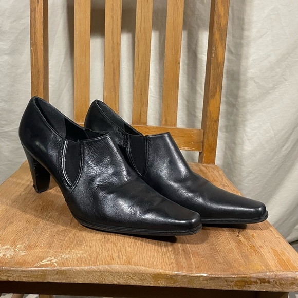 Women's Stuart WEITZMAN Black Pointed Toe Ankle Booties size 12 - Picture 2 of 11